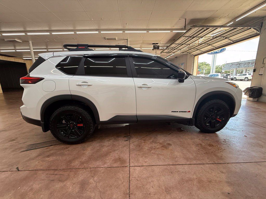 Used 2025 Nissan Rogue SV AWD/4WD image 6