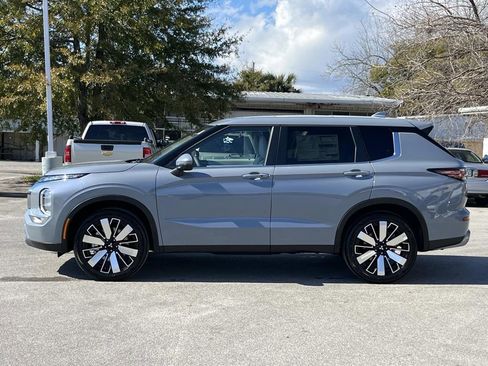 New 2026 Mitsubishi Outlander SE FWD image 2