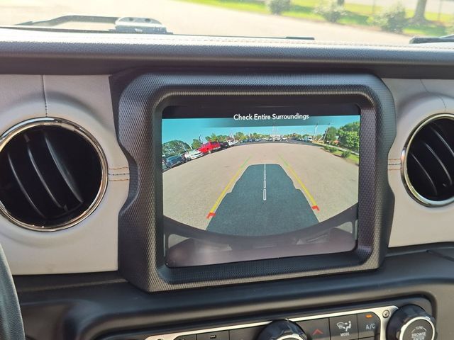 Used 2022 Jeep Wrangler Unlimited Sahara AWD/4WD image 22