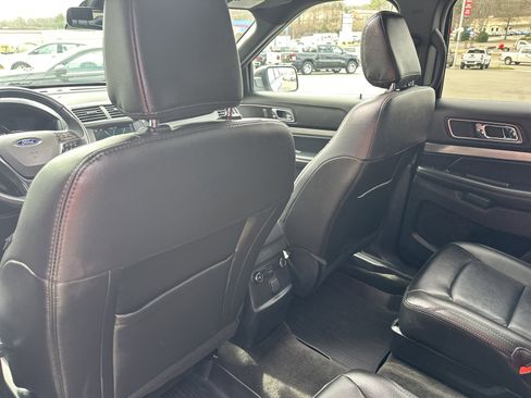 Used 2018 Ford Explorer XLT w/ Equipment Group 202A image 24
