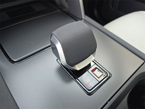 Used 2025 Land Rover Discovery Sport S image 25