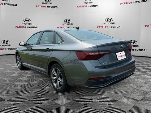 Used 2024 Volkswagen Jetta SE FWD image 5