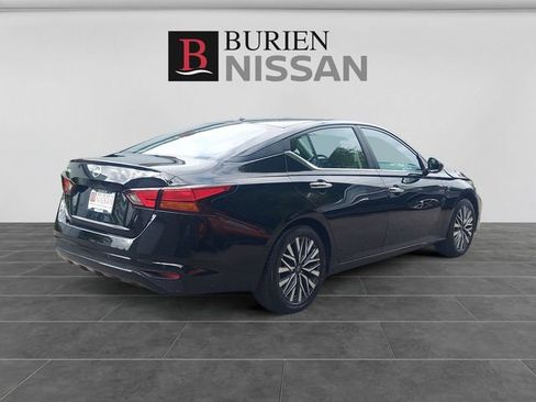 Used 2025 Nissan Altima 2.5 SV FWD image 5