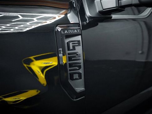 Used 2022 Ford F250 Lariat w/ Black Appearance Package image 29