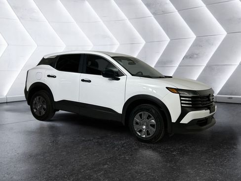 Used 2025 Nissan Kicks S FWD image 1