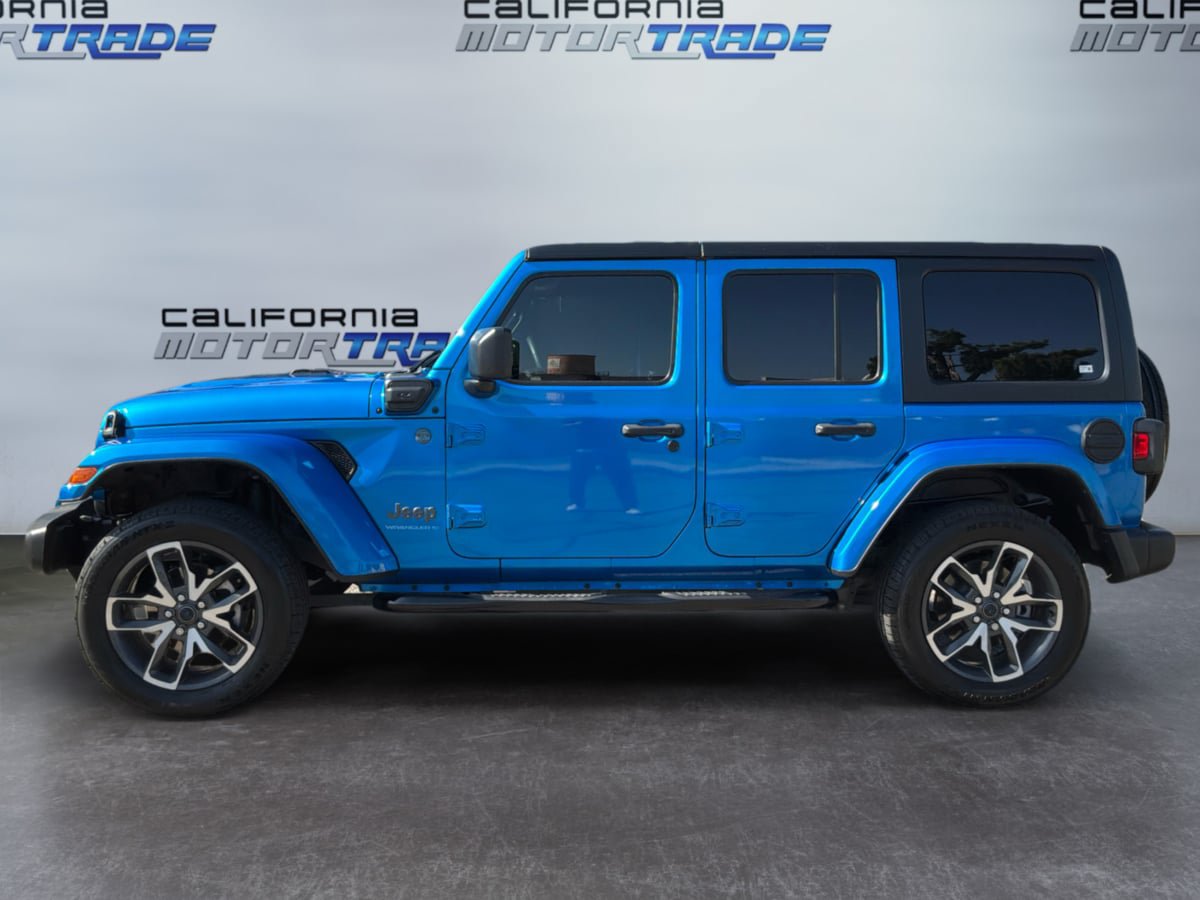 Used 2024 Jeep Wrangler Unlimited w/ Convenience Group AWD/4WD image 8