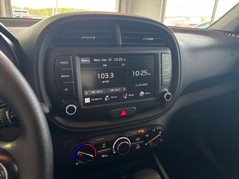 Used 2025 Kia Soul LX w/ LX Technology Package image 21