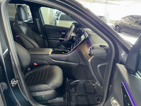 Used 2025 Mercedes-Benz GLC 300 image 10
