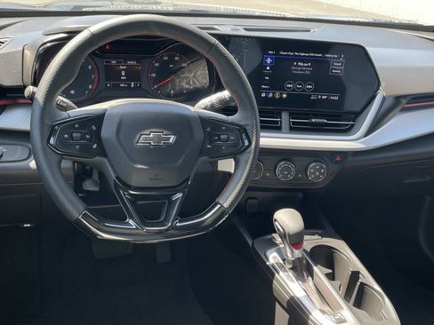 Used 2025 Chevrolet Trax RS w/ Driver Confidence Package FWD image 9