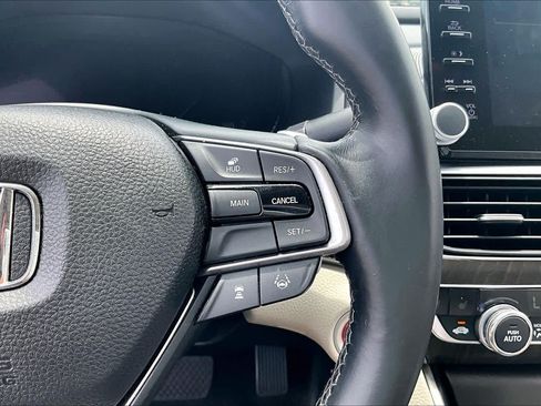 Used 2018 Honda Accord Touring image 23