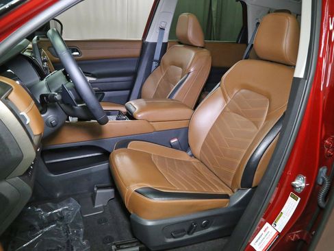 Certified 2022 Nissan Pathfinder Platinum w/ Cargo Package image 4