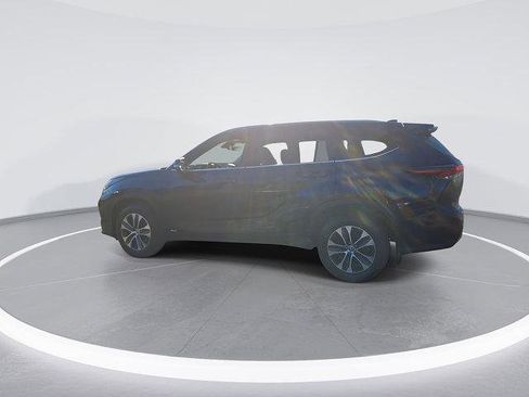 Certified 2025 Toyota Highlander XLE AWD/4WD image 8