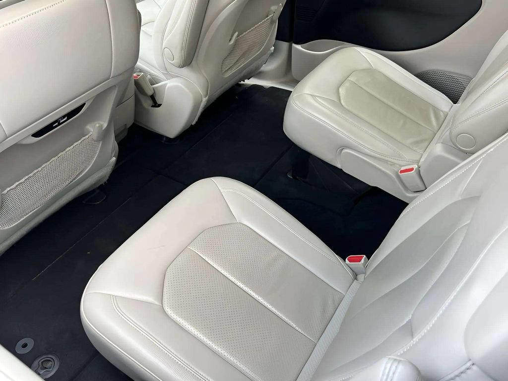 Used 2021 Chrysler Pacifica Touring-L FWD image 10