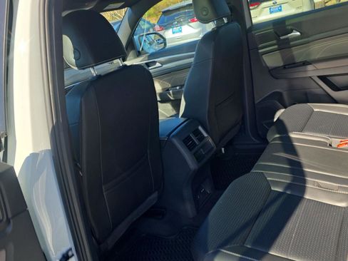 Used 2022 Volkswagen Atlas Cross Sport SEL image 11