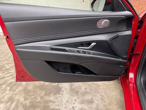 Used 2023 Hyundai Elantra Limited w/ Preferred Accessory Package image 10