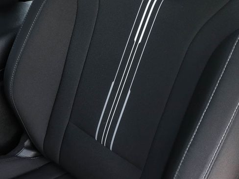 Used 2025 Hyundai Elantra SEL FWD image 28