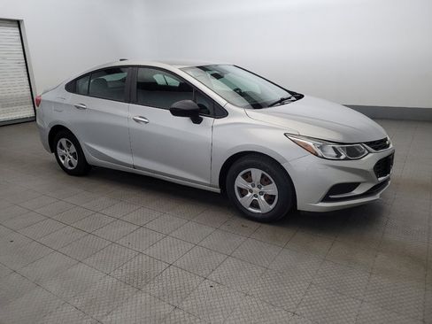 Used 2018 Chevrolet Cruze LS image 11