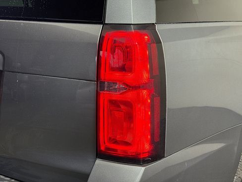 Used 2019 Chevrolet Suburban LT image 32