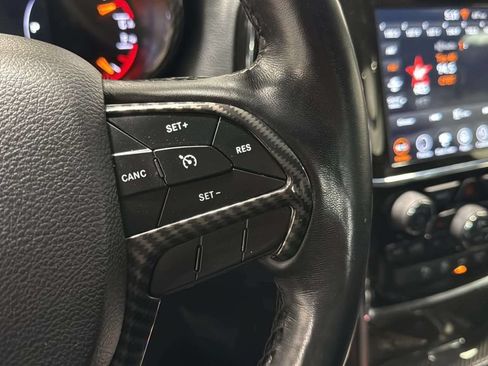 Used 2021 Jeep Grand Cherokee Altitude AWD/4WD image 23
