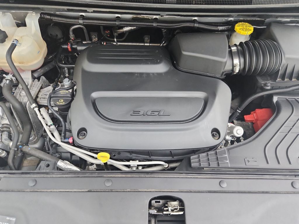 Certified 2024 Chrysler Pacifica Touring-L FWD image 39