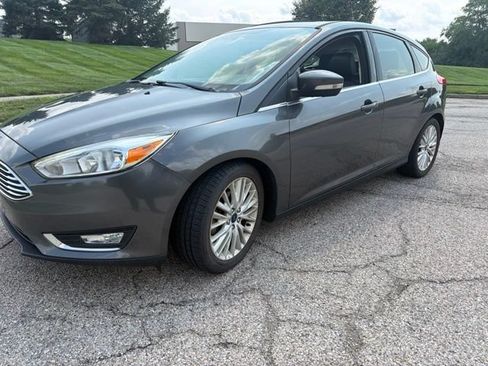 Used 2017 Ford Focus Titanium FWD image 4