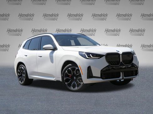 Used 2025 BMW X3 xDrive30i w/ Premium Package image 2
