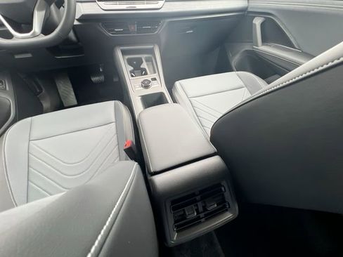 New 2025 Volkswagen Tiguan SE image 20