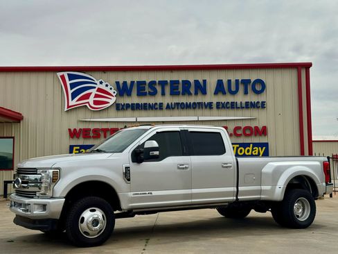 Used 2019 Ford F350 Lariat w/ Lariat Ultimate Package AWD/4WD image 2