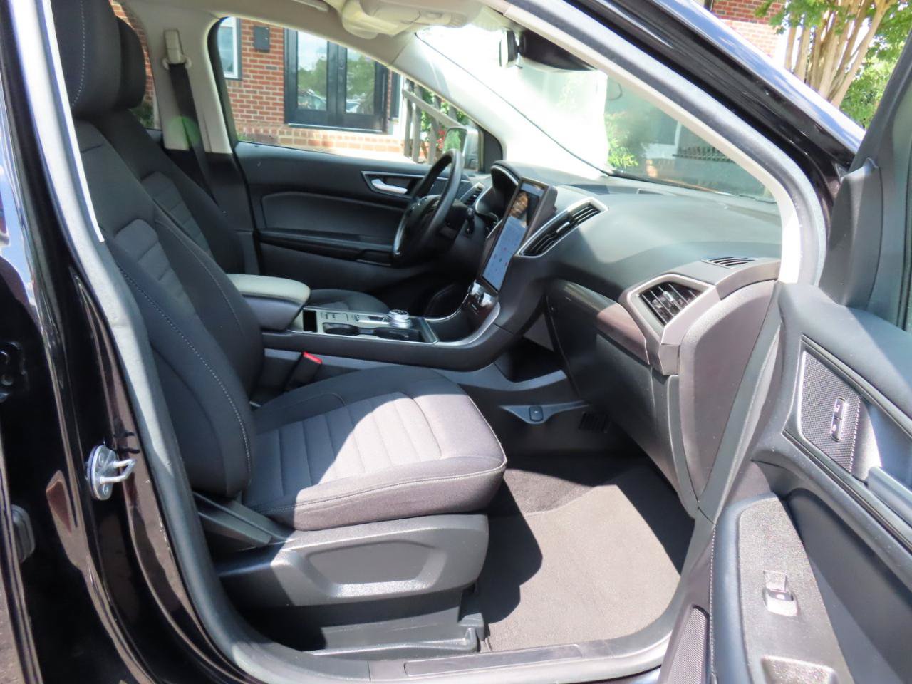 Used 2021 Ford Edge SE FWD image 22