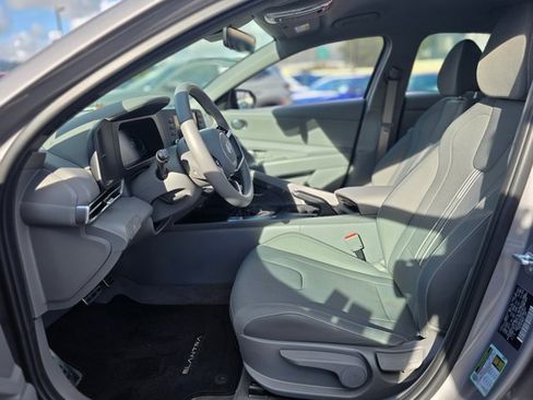 Certified 2025 Hyundai Elantra Sport image 11