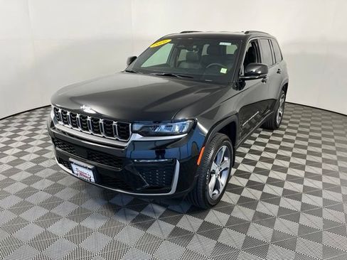 Used 2026 Jeep Grand Cherokee Limited AWD/4WD image 3