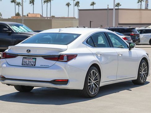 Used 2023 Lexus ES 300h w/ Premium Package FWD image 7