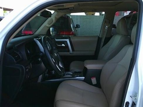 Used 2018 Toyota 4Runner SR5 Premium image 14