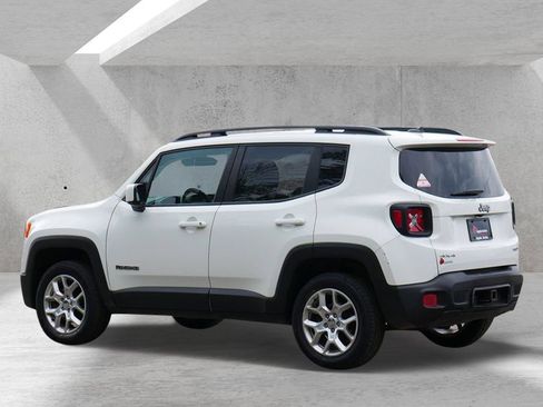 Used 2017 Jeep Renegade Latitude w/ Popular Equipment Group AWD/4WD image 4