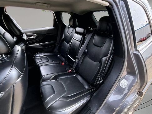 Used 2019 Jeep Cherokee Limited AWD/4WD image 25