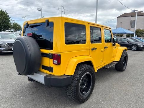 Used 2015 Jeep Wrangler Unlimited Sahara w/ Max Tow Package AWD/4WD image 5