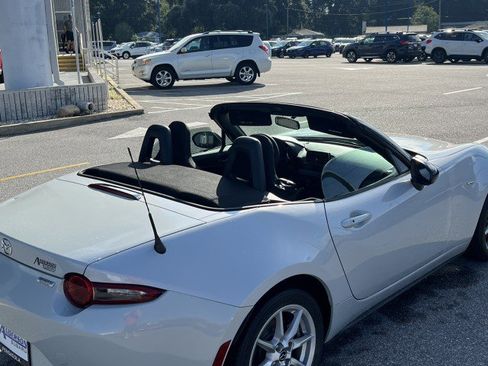 Used 2017 MAZDA MX-5 Miata Sport image 10