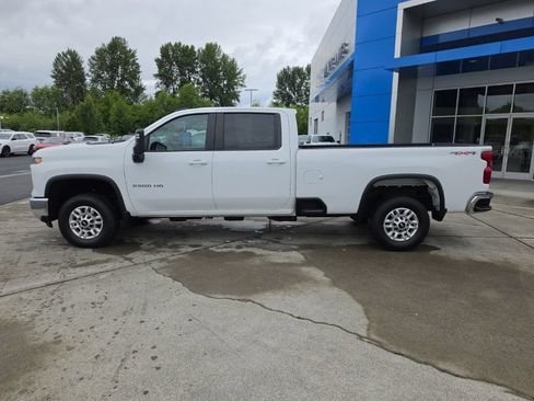 Used 2025 Chevrolet Silverado 2500 LT w/ Convenience Package AWD/4WD image 2