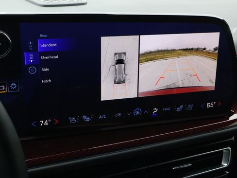 Used 2024 Chevrolet Traverse RS image 31