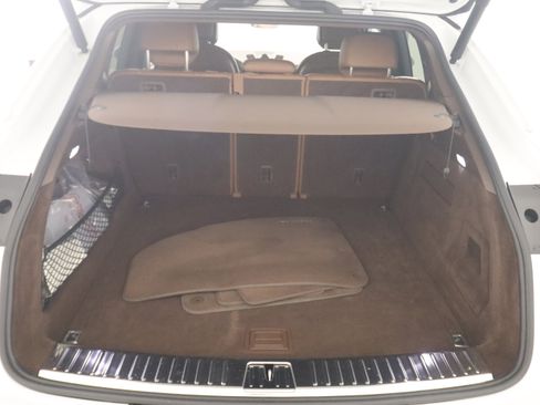 Certified 2023 Porsche Cayenne Platinum Edition image 21