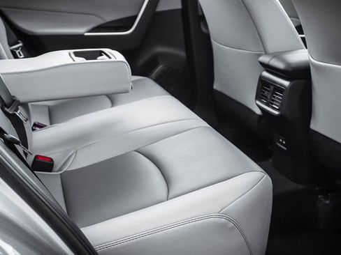 Used 2021 Toyota RAV4 XLE Premium image 23