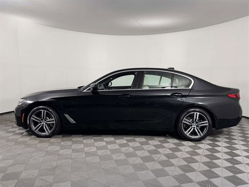 Used 2021 BMW 530e xDrive w/ Premium Package image 11