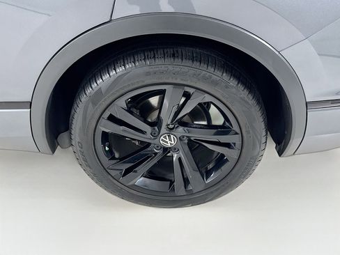 Used 2024 Volkswagen Tiguan SE R-Line w/ MDO Package, Three-Row FWD image 33