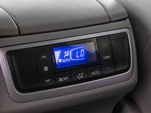 Used 2016 Toyota Highlander XLE AWD/4WD image 40