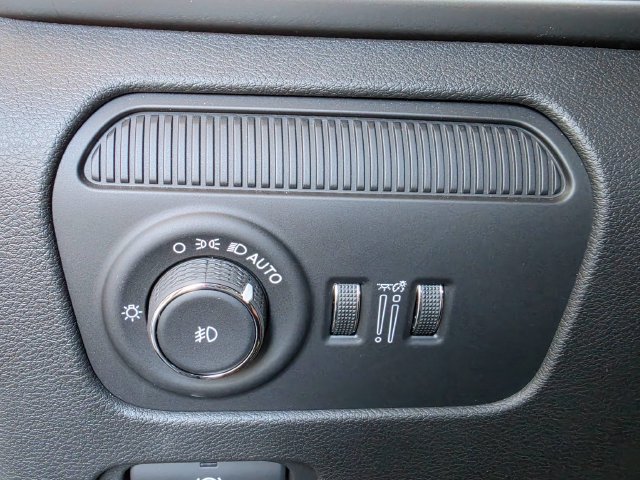 Certified 2025 Jeep Wagoneer Series II AWD/4WD image 17