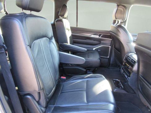 Used 2023 Ford Expedition XLT image 35