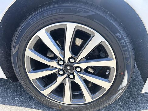 Used 2018 Lincoln Continental Premiere image 10