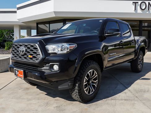 Used 2020 Toyota Tacoma TRD Sport w/ Technology Package AWD/4WD image 4