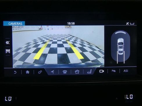 Used 2017 Jaguar XF R-Sport image 9