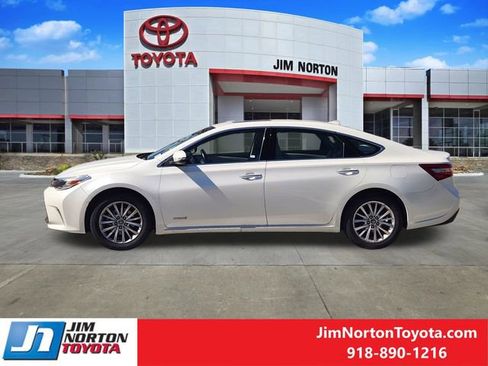 Used 2018 Toyota Avalon Limited image 5